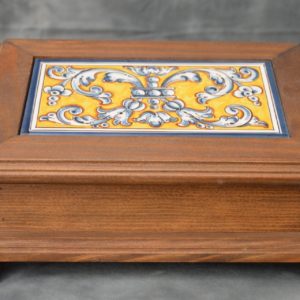 Caja de madera con placa renacimiento 27x18