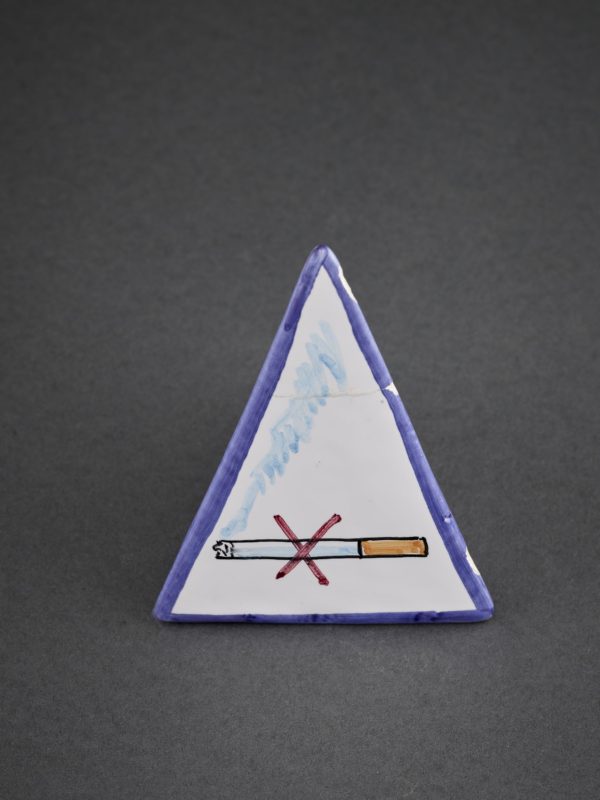 Pirámide no fumar F60020