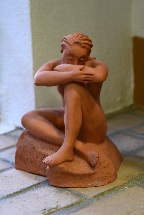 Escultura "Mujer en calma"
